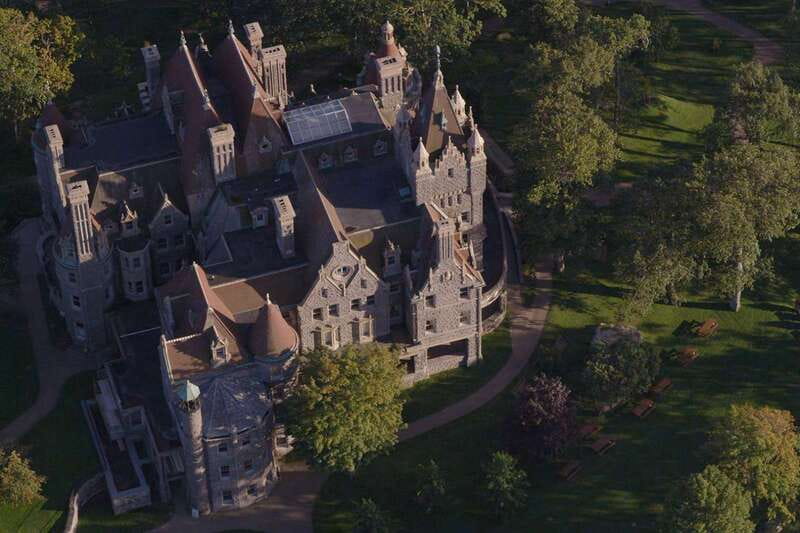 1000 Islands: 10, 20, 30, or 60-Min Scenic Helicopter Tour - The 30-minute Two Castles route, with bridges and shipwreck sights