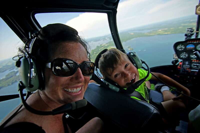 1000 Islands: 10, 20, 30, or 60-Min Scenic Helicopter Tour - Pilot narration in English, plus multilingual recorded audio