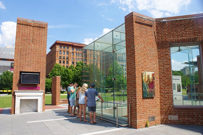 2.5 Hour Philadelphia History Tour with Washington War Tent Show - Independence National Historical Park: the Founders’ campus, without the wandering