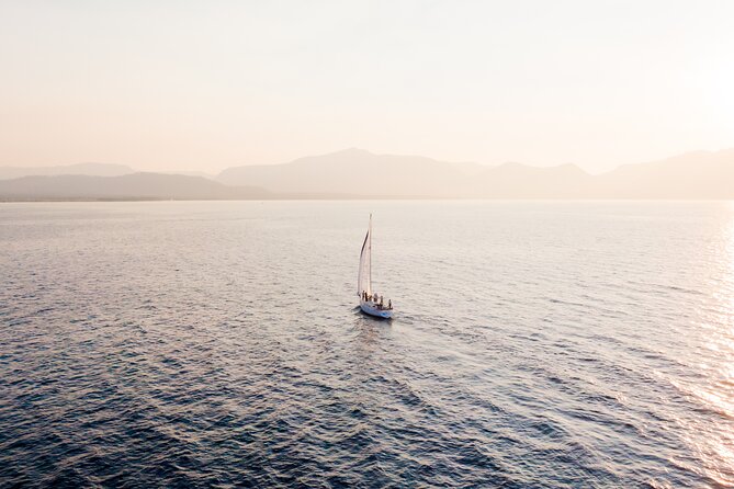 2 Hour Sailing Cruise on Lake Tahoe - Drinks and comfort: beer, wine, and a real onboard restroom