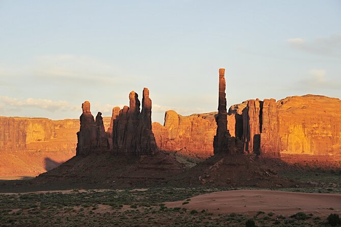3.0 Hours of Monument Valley's Sunrise or Sunset 4×4 Tour - Stop by stop: what each moment feels like