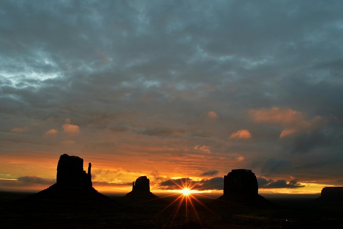 3.0 Hours of Monument Valley's Sunrise or Sunset 4×4 Tour - How to plan your day around uneven ground and uneven temps