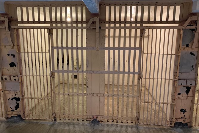 Alcatraz Visit with Night Option and SF Bay Cruise - The audio tour: Al Capone, former guards, and nine languages