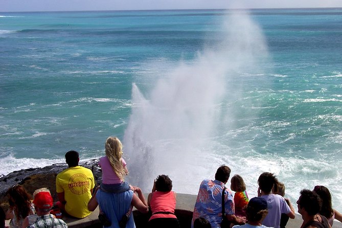 All Inclusive Ultimate Circle Island Tour, Waimea Falls & Lunch - East Side Pause: Clear Water Lookouts and Coastal Landing Lore