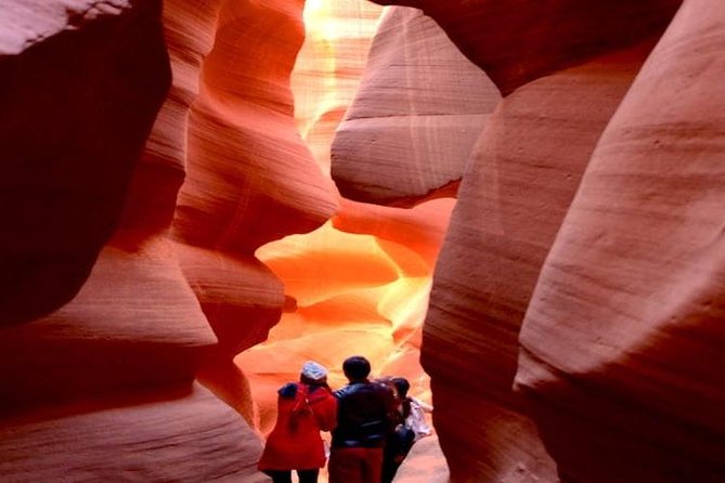 Antelope Canyon and Horseshoe Bend Day Tour from Flagstaff - Glen Canyon Dam Picnic Overlook: A Real Break in the Middle