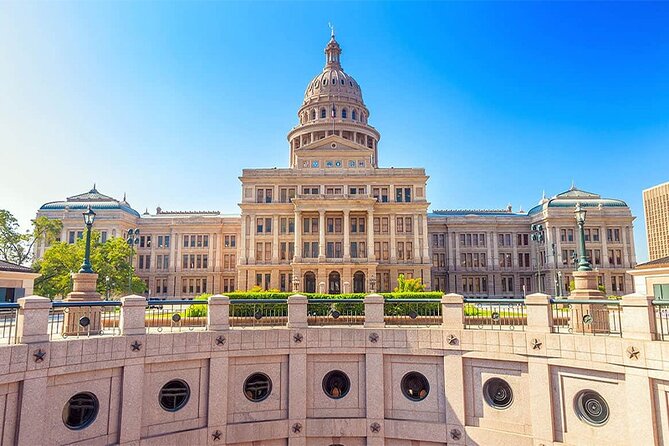 Austin Food Tour with Local Flavors, Tacos & 6 Food Tastings - Downtown Austin Tastings: BBQ Brisket, Texas Honey Smoothie, and Carmelo Classico Cheesecake
