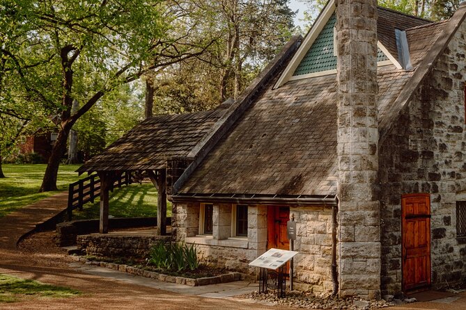 Belle Meade Guided Mansion Tour with Complimentary Wine Tasting - Outdoor game court: a simple way to make this tour feel lighter