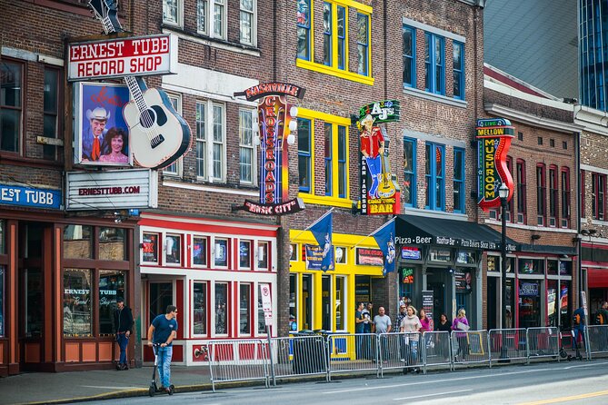 Best of Nashville City Sightseeing Tour on Double Decker Bus - How the live driver-guide narration works
