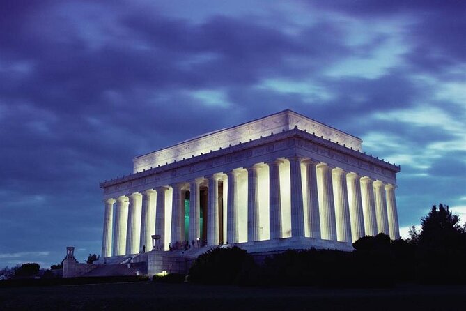 Big Bus DC: Monuments & Memorials Night Tour by Open-top Bus - Jefferson Memorial at Night: Where the Lighting Turns the Basin Into a Feature