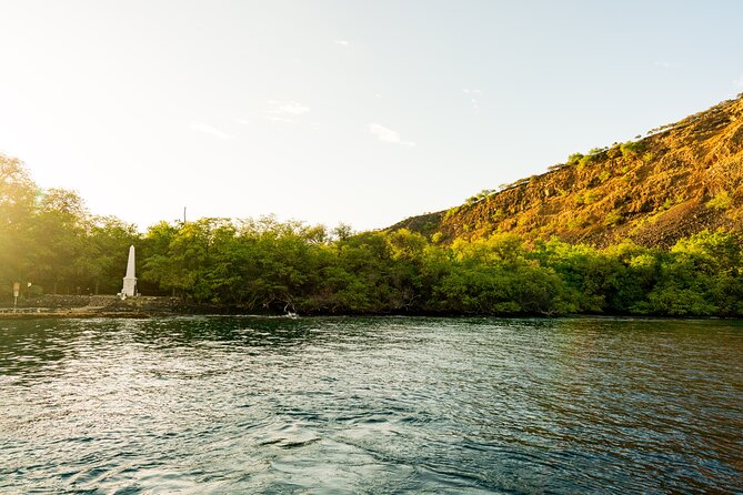 Big Island Historical Dinner Cruise to Kealakekua Bay - The Kona Gold Coast sail: what the historian points out