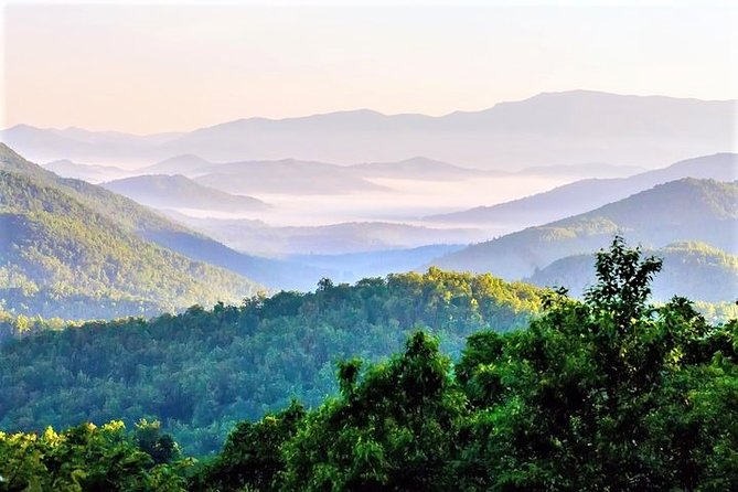 Blue Ridge Parkway Waterfalls Hiking Tour from Asheville - Stop 1 on the Blue Ridge Parkway: Mountain Views When the Road Is Open
