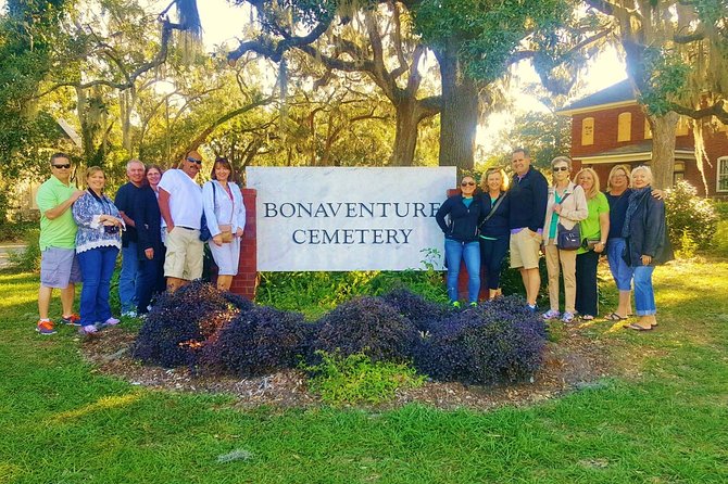 Bonaventure Cemetery Scenic History Art Symbols and Film Tour - Meet Your Guide: Shannon Scott and Assistants Doing the Talking