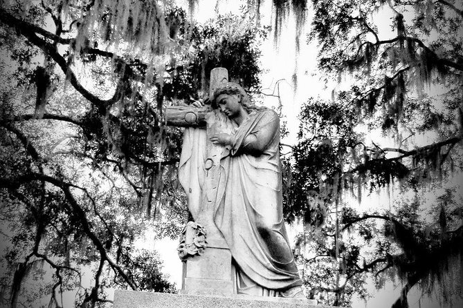 Bonaventure Cemetery Walking Tour with Transportation - Respectful Pace, Small Group Size, and What You Do With Your Time