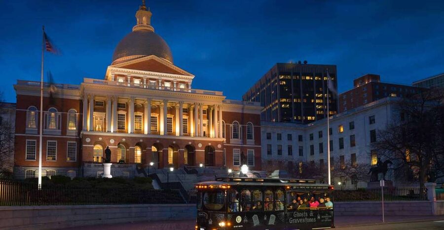Boston: 1.5-Hour Ghosts and Gravestones Tour - The grave-robbing scandal angle and Boston’s darker street lore