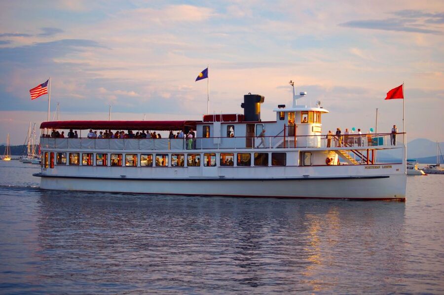 Boston: Harbor Sunset Yacht Cruise - Bar, snacks, and the music vibe: how to avoid the most common annoyances