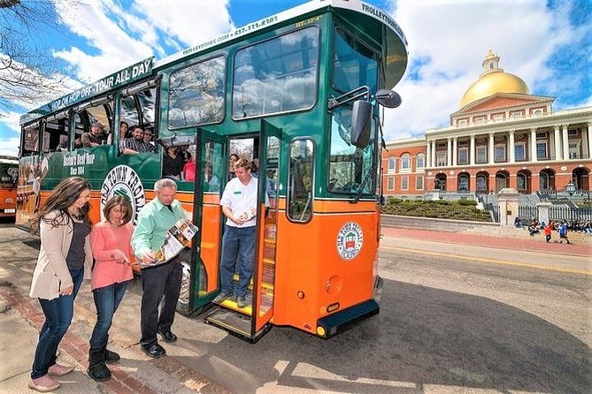 Boston Hop-On Hop-Off Trolley Tour with 13 Stops - Stops 1-3: Aquarium Harbor, the North End, and the USS Constitution Museum