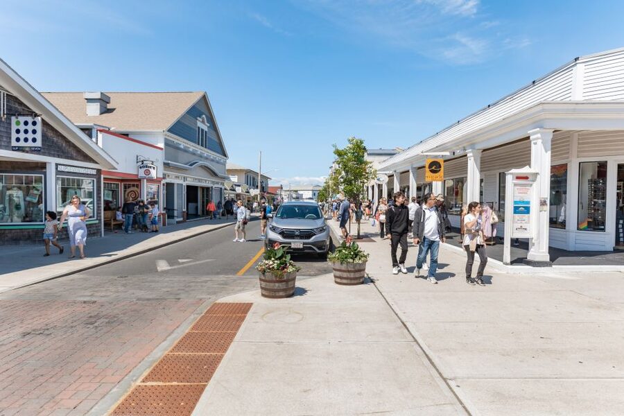 Boston: Martha's Vineyard Day Trip with Optional Island Tour - Edgartown Shops: Where the Vineyard Gets Polished