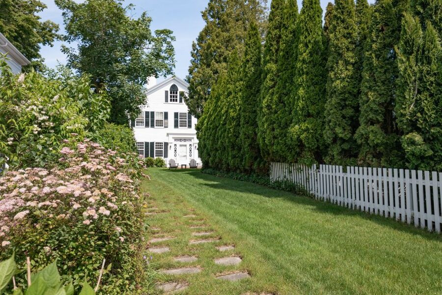 Boston: Martha's Vineyard Day Trip with Optional Island Tour - Getting Around On Your Own: Bikes, Jeeps, and Public Buses