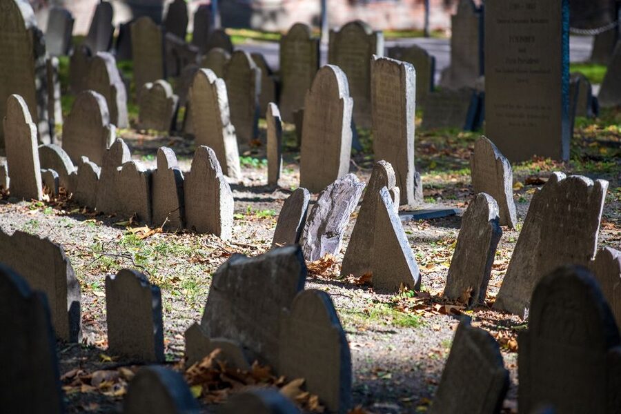 Boston: Official Freedom Trail® Walking Tour - Granary Burying Ground: Paul Revere’s resting place, and why paying respects feels different
