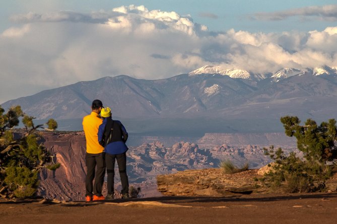 Canyonlands National Park Half-Day Tour from Moab - Stop-by-stop itinerary: Potash Road, rock art sites, Island in the Sky, Musselman Arch, and Shafer Trail