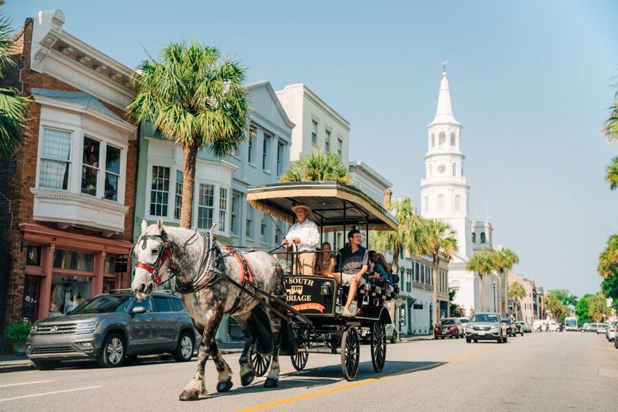 Charleston: Historical Downtown Tour by Horse-drawn Carriage - White Point Gardens to the Charleston Battery: Coastline Energy Without the Rush