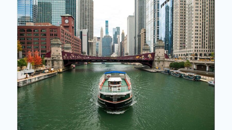 Chicago: Architecture Boat Tour with Drinks - Where to meet at Ogden Slip (465 N McClurg Ct)