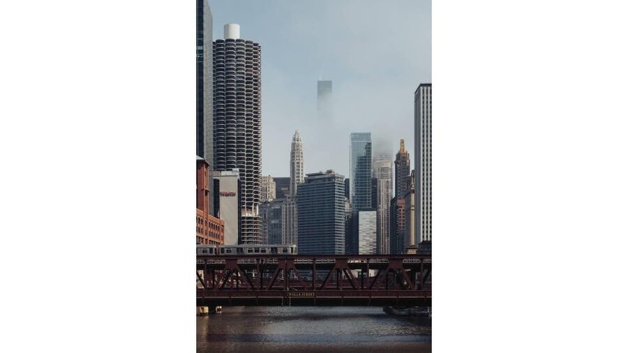 Chicago: Architecture Boat Tour with Drinks - The landmarks you glide past in one loop