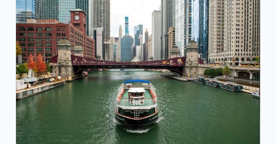 Chicago: Architecture Boat Tour with Drinks - Drinks on board, plus the comfort details that matter