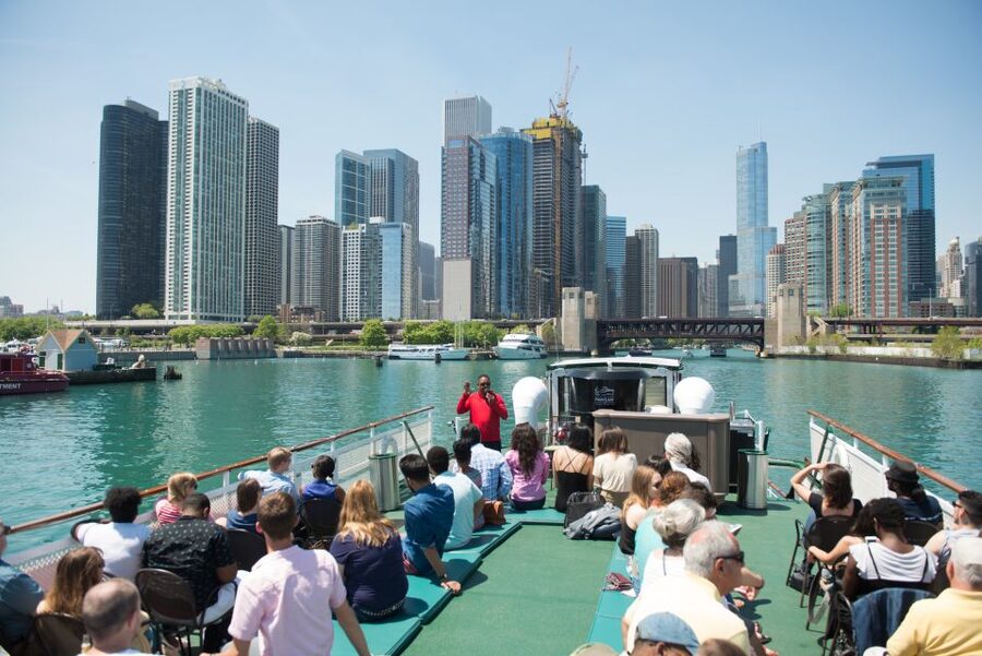 Chicago: Architecture Center Cruise on Chicago's First Lady - Route highlights: 3 river branches, 50+ buildings, 13 bascule bridges