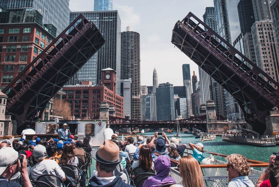 Chicago: Architecture Center Cruise on Chicago's First Lady - Deck time versus salon time: where you should stand