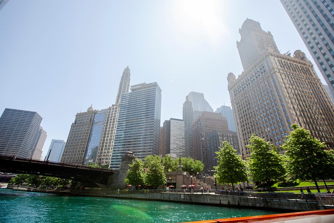 Chicago Architecture River Cruise - Bar, Drinks, and On-Board Amenities