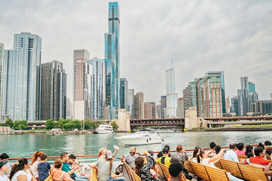 Chicago: Architecture River Cruise Skip-the-Ticket Line - Practical comfort tips: what to wear, where to sit, and what to bring