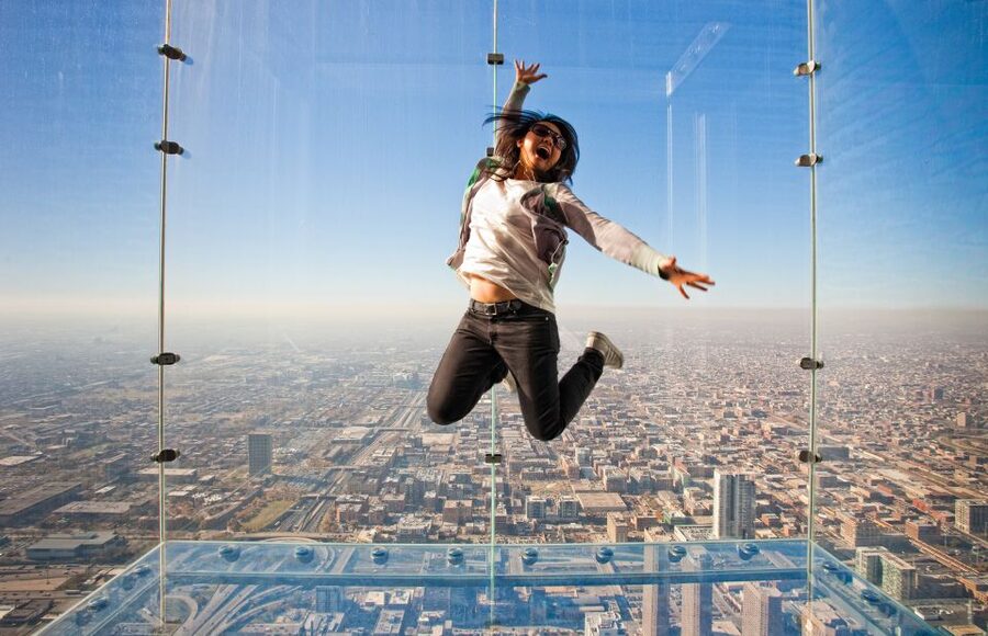 Chicago: Explorer Pass Save up to 50% - includes SkyDeck - Shoreline Architecture River Cruise and Lake Tours for Getting Your Bearings