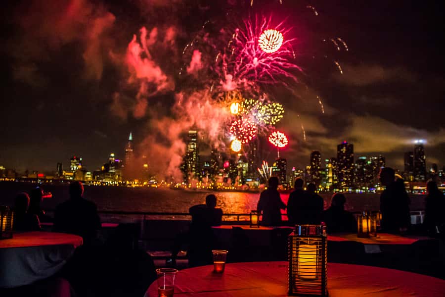 Chicago: Fireworks Cruise with Lake or River Viewing Options - Choosing Between the 45 to 60 Minute River Cruise and the 2 to 2.5 Hour Lake Michigan Cruise