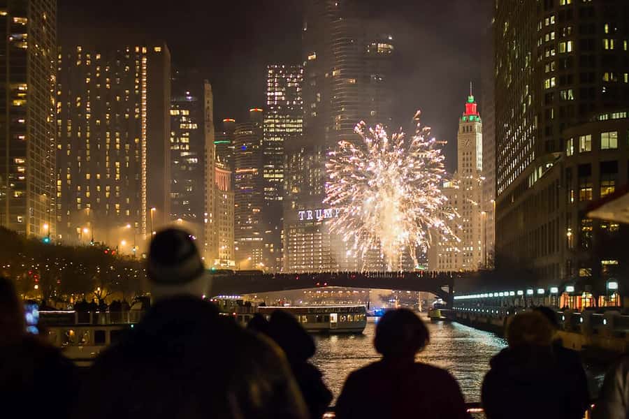 Chicago: Fireworks Cruise with Lake or River Viewing Options - What the Boat Actually Does: Wolf Point, the Locks, and the Navy Pier Fireworks Finale
