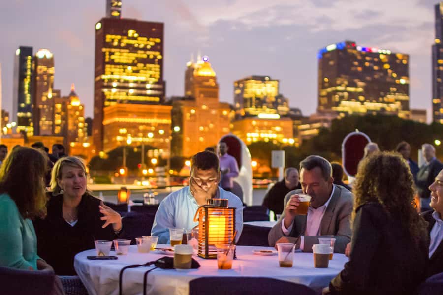 Chicago: Fireworks Cruise with Lake or River Viewing Options - Onboard Comfort: Climate Control, Restrooms, and the Cash Bar Reality