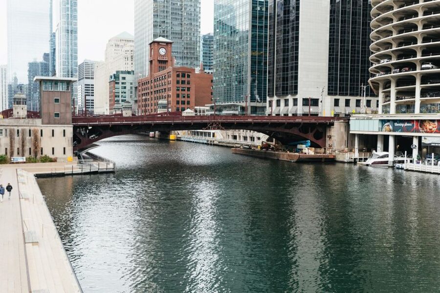 Chicago: Gangsters and Ghosts Guided Walking Tour - Cloud Gate and the Art Institute Area: When Modern Chicago Sits on Top of the Past