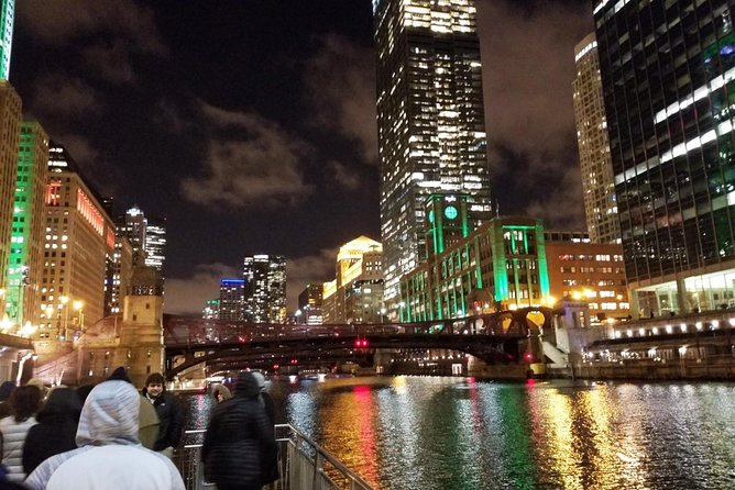 Chicago: Gangsters and Ghosts Walking Tour - Meet your historian, then get the stories in order