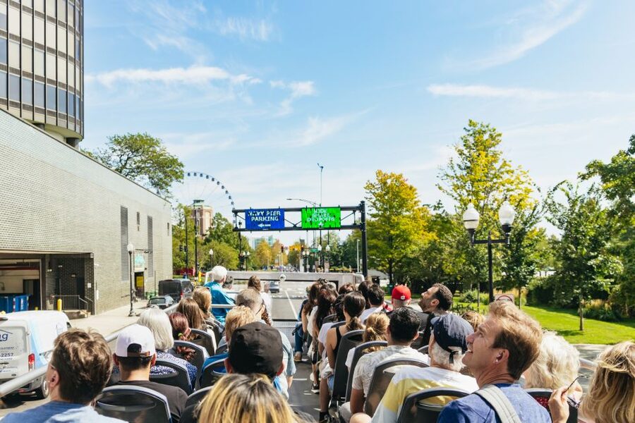 Chicago: Hop-on Hop-off Sightseeing Tour by Open-top Bus - River North and the Downtown Grid, Where Short Walks Matter