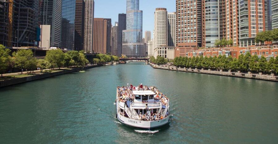 Chicago River: 1.5-Hour Guided Architecture Cruise - Getting on board at the river: where to meet and what matters