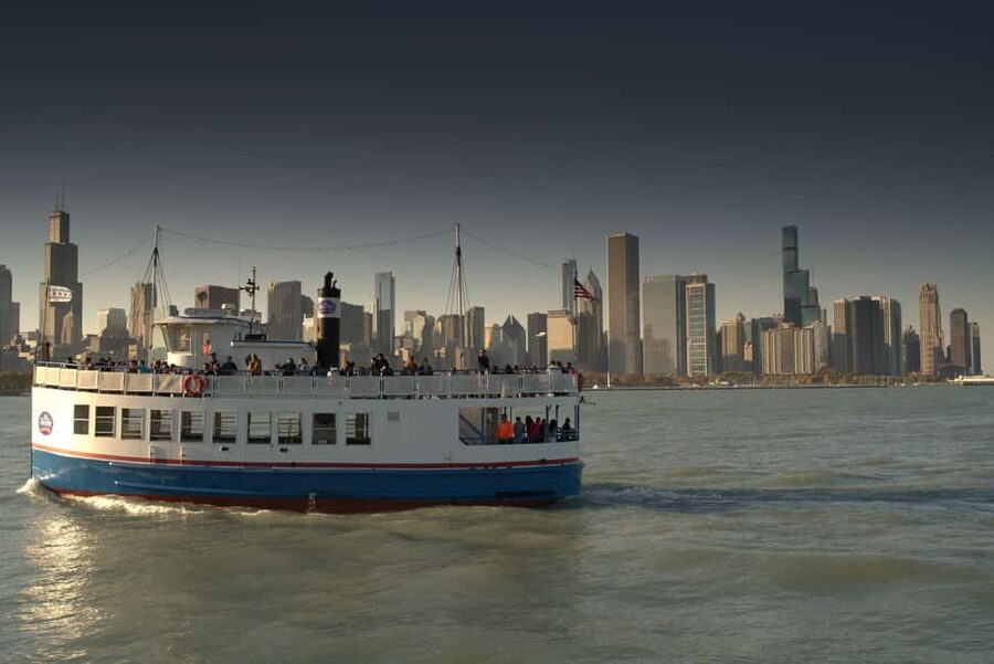 Chicago: Shoreline Lake Michigan Skyline Cruise - Onboard Reality Check: Seats, Space, and the Bar