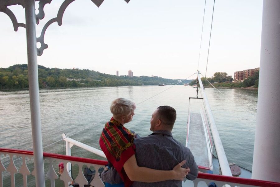 Cincinnati: Ohio River Cruise with Buffet Dinner - Dinner onboard: buffet setup, timing, and what you’ll likely eat