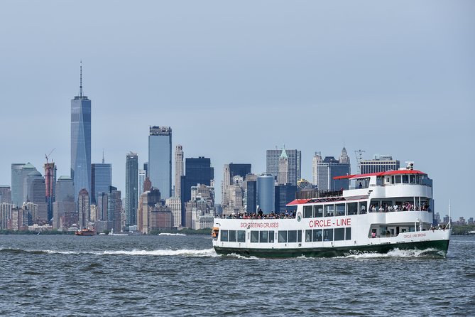 Circle Line: 1.5hr - New York City Landmarks Cruise - East River Sights and the Brooklyn Bridge Underpass
