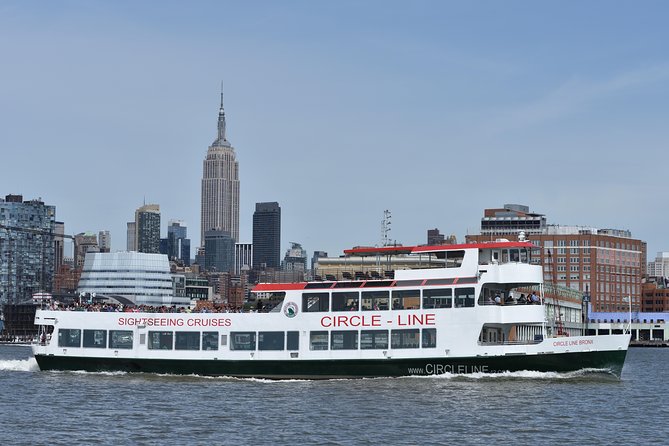 Circle Line: 1.5hr - New York City Landmarks Cruise - Ellis Island, the UN, and Governors Island: Seeing the Stories Without Entering