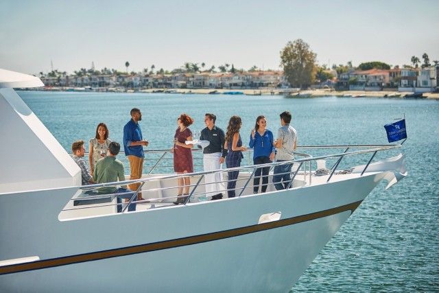 City Cruises San Diego: Best of the Bay Scenic Harbor Tour - Snacks, cocktails, and the open-air comfort strategy