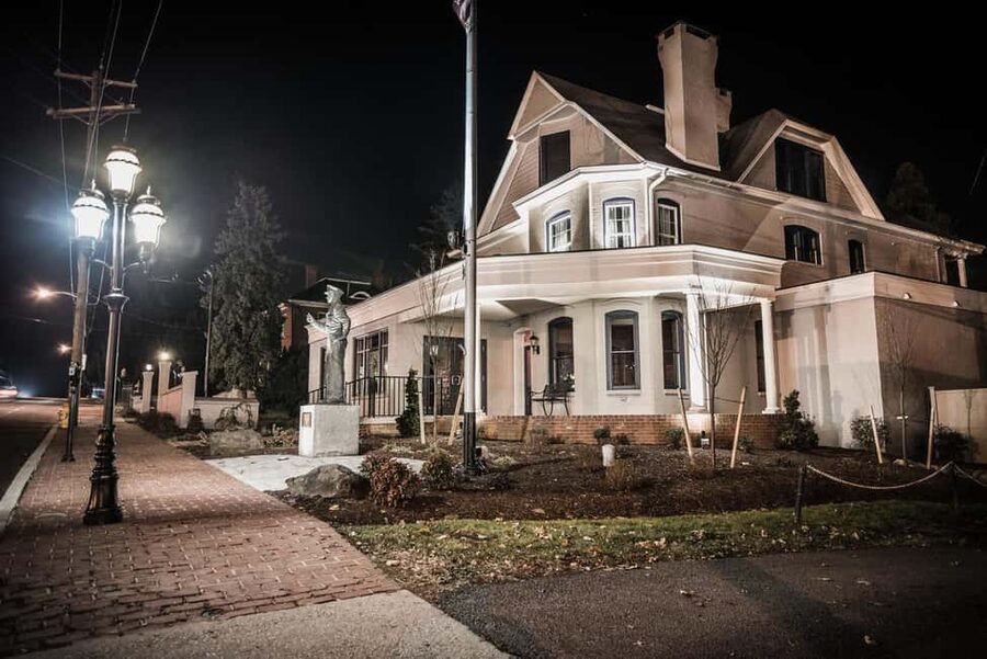 Civil War Ghosts: Echoes of the Fallen Gettysburg Ghost Tour - Brickhouse Inn starting point: not just where you begin