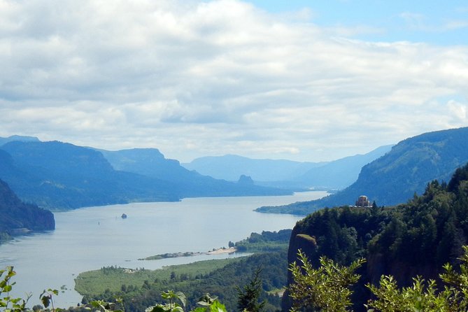 Columbia River Gorge Waterfalls Tour from Portland, OR - A Half-Day Columbia River Gorge Loop From Portland