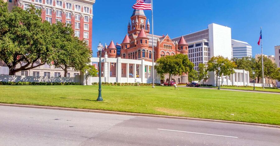 Dallas: JFK Assassination and Sixth Floor Museum Tour - Dealey Plaza gets real, fast