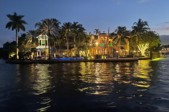 Evening Boat Cruise through Downtown Ft. Lauderdale - Cruising Downtown Fort Lauderdale: Sunset, Skyline, and Yacht Club Views