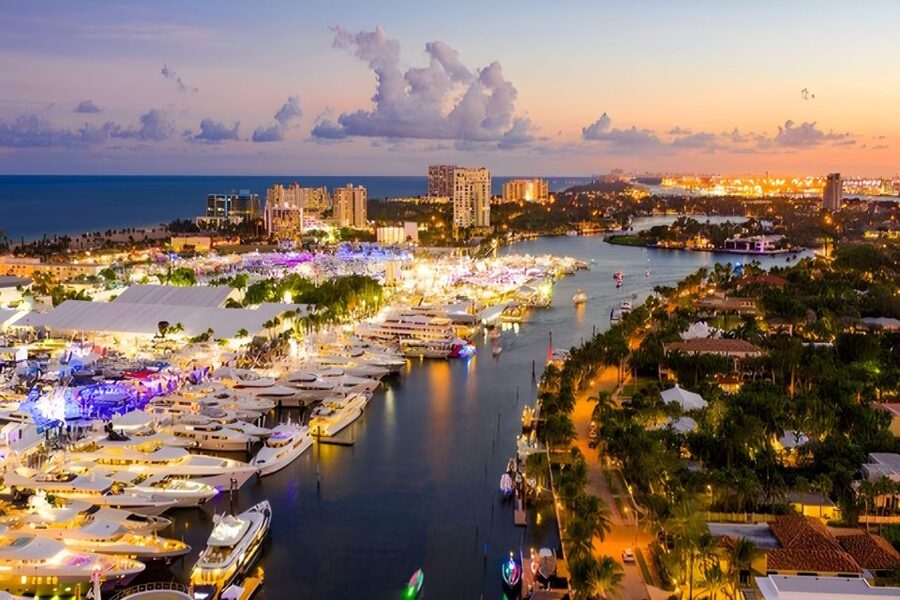 Fort Lauderdale: Millionaire's Row Cruise with Drinks - Millionaire’s Row impressions: mansions, mega yachts, and real waterfront scale
